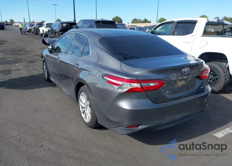 2018 Toyota Camry Le из США, поврежденный, VIN 4T1B11HK7JU630136
